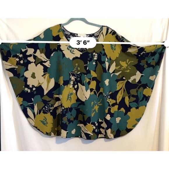 Susan Graver Knit Macrame Floral & Leaf Design Poncho Women’s Size Small - Picture 12 of 12